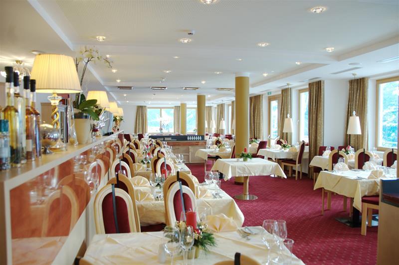 Hotel Amadeus Micheluzzi Зерфаус Екстериор снимка