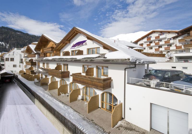 Hotel Amadeus Micheluzzi Зерфаус Екстериор снимка