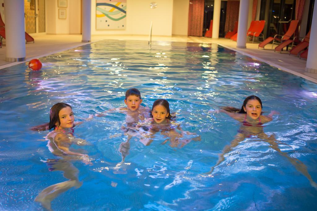 Hotel Amadeus Micheluzzi Зерфаус Екстериор снимка