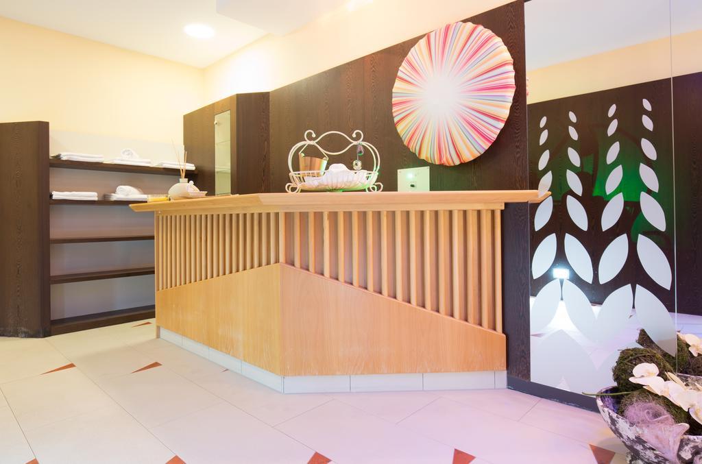 Hotel Amadeus Micheluzzi Зерфаус Екстериор снимка