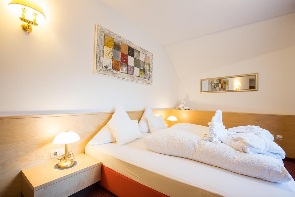 Hotel Amadeus Micheluzzi Зерфаус Екстериор снимка
