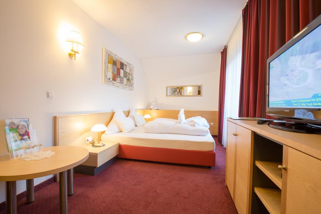 Hotel Amadeus Micheluzzi Зерфаус Екстериор снимка