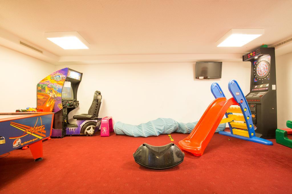 Hotel Amadeus Micheluzzi Зерфаус Екстериор снимка