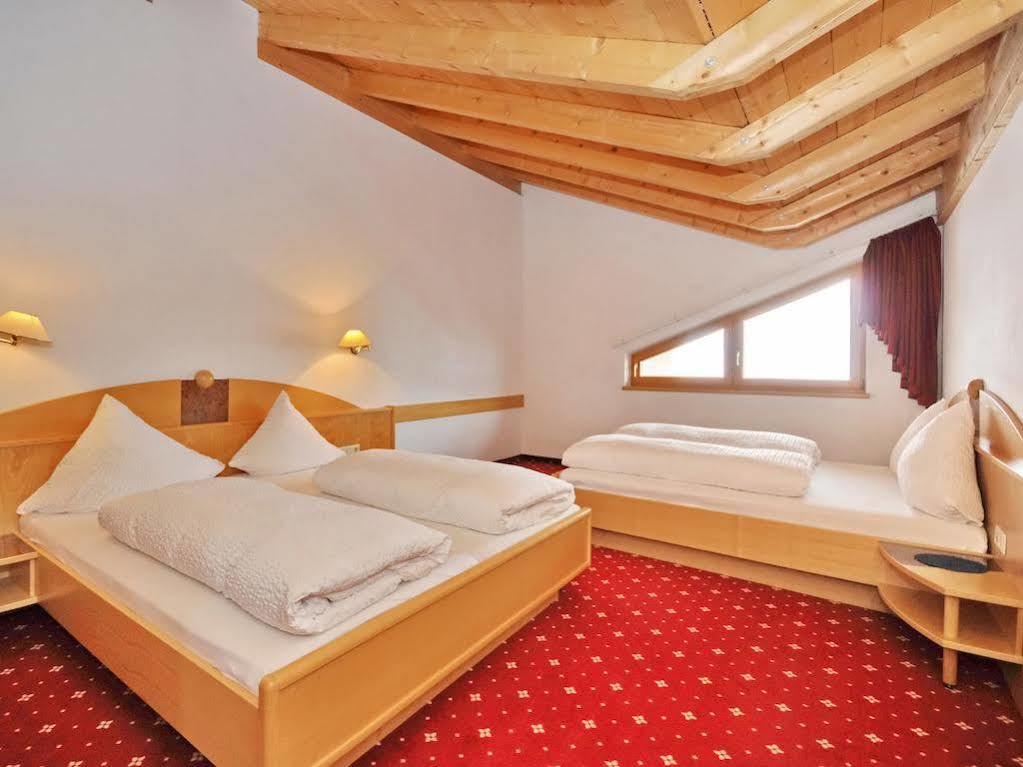 Hotel Amadeus Micheluzzi Зерфаус Екстериор снимка
