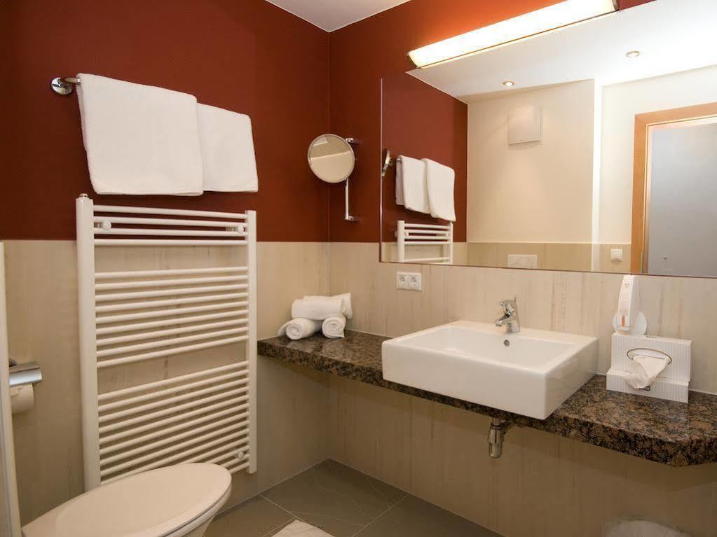 Hotel Amadeus Micheluzzi Зерфаус Екстериор снимка