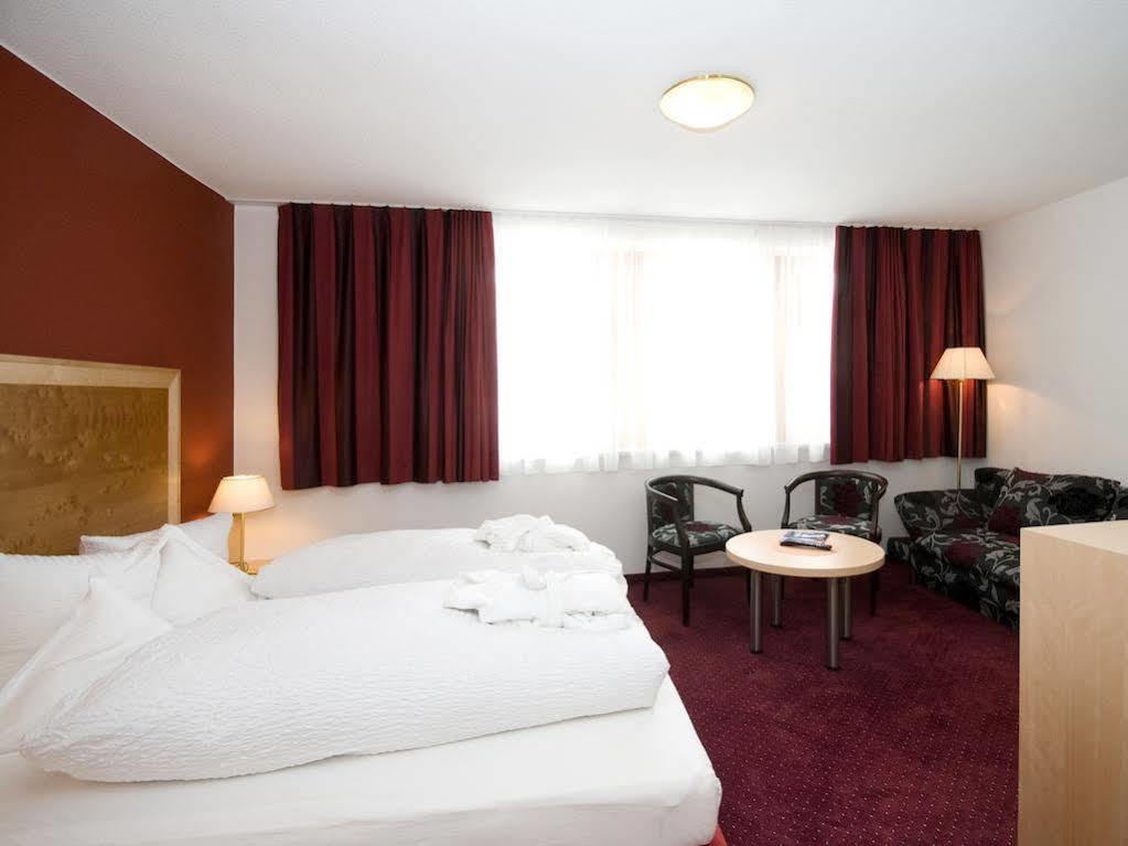 Hotel Amadeus Micheluzzi Зерфаус Екстериор снимка