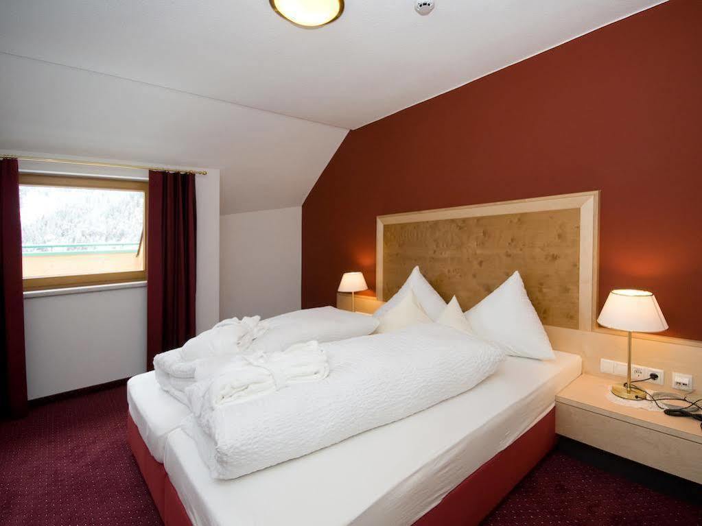 Hotel Amadeus Micheluzzi Зерфаус Екстериор снимка